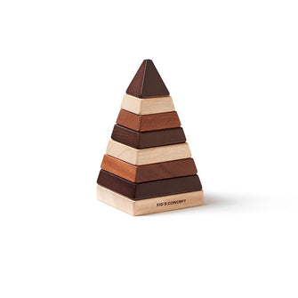 FSC gecertificeerde houten stapelbare pyramide van Kids Concept in natuurlijke, bruintinten. Bestaande uit 7 ringen.